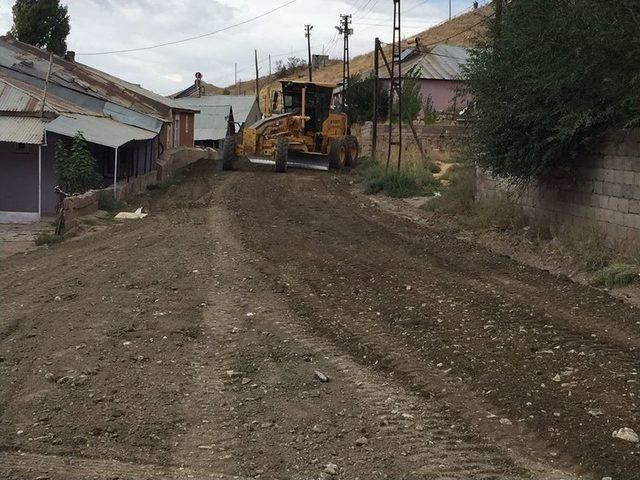 Özalp Belediyesi’nin Yol Çalışmaları Devam Ediyor