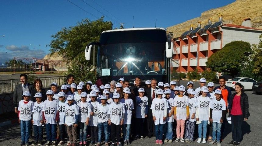 Adilcevazlı 50 Öğrenci Artvin’e Gönderildi