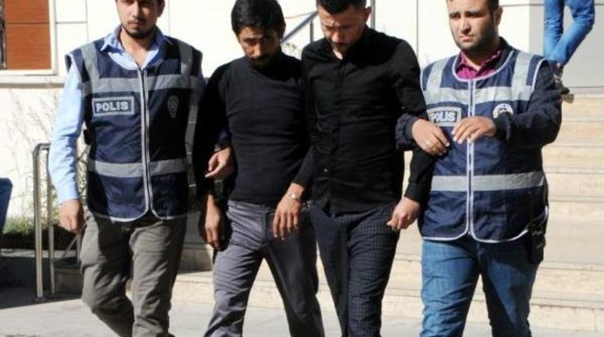 Hamal Tutup, &Ccedil;alıştığı Işyerini Soydu