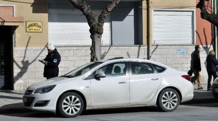 Eskişehir&rsquo;de Polis Ekipleri Trafiği Engelleyen S&uuml;r&uuml;c&uuml;lere Ceza Yazdı