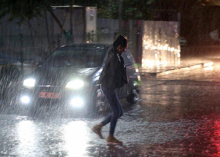 Uyarılar art arda gelmişti! İstanbul'da etkili sağanak yağış G4