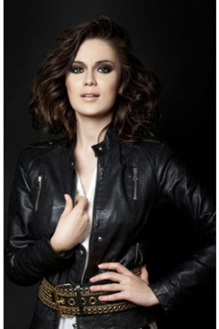 Fotoğraflarla Fahriye Evcen G1