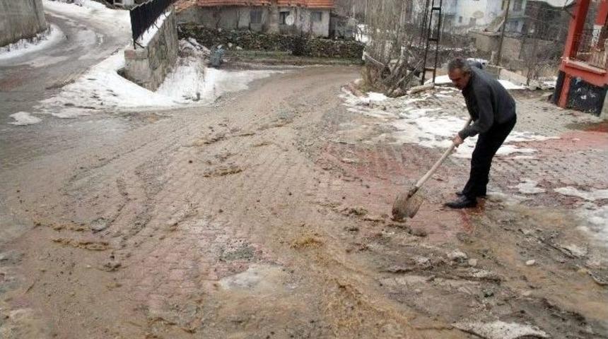 Su Borusu Patladı, Sokaklar Su Altında Kaldı