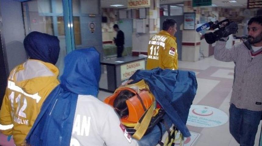 Otomobiller Kafa Kafaya &Ccedil;arpıştı: 3 Yaralı