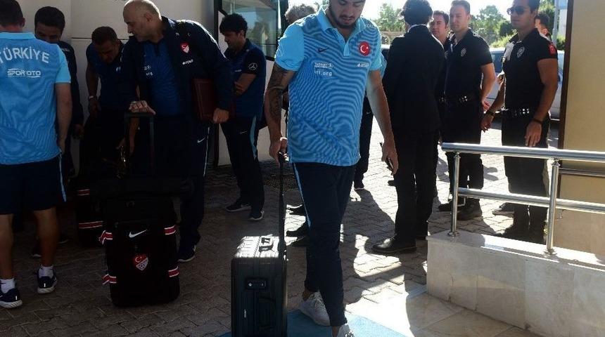 A Milli Futbol Takımı Antalya&rsquo;dan Ayrıldı