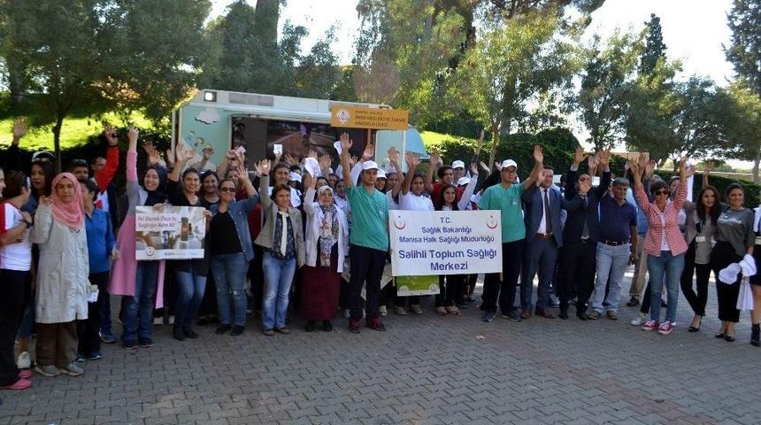 Salihli&rsquo;de Sağlık İ&ccedil;in Y&uuml;r&uuml;y&uuml;p Egzersiz Yaptılar