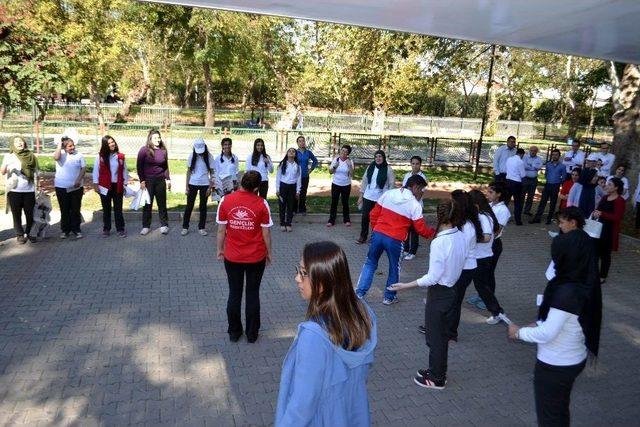 Salihli’de Sağlık İçin Yürüyüp Egzersiz Yaptılar