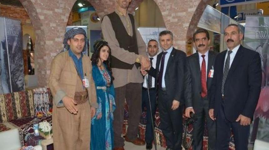 Sultan K&ouml;se, Fuarda Hakkari Standını Ziyaret Etti