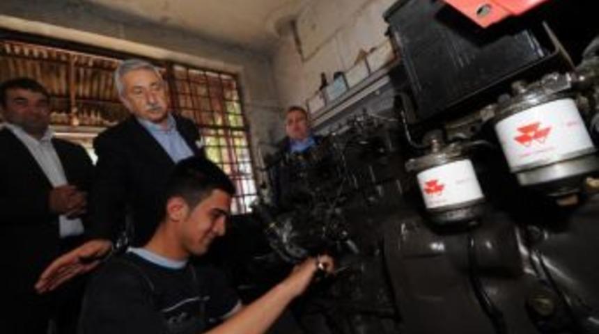  Bendevi Palandöken, “400 Bin Çocuk Tarlada Çalışıyor”