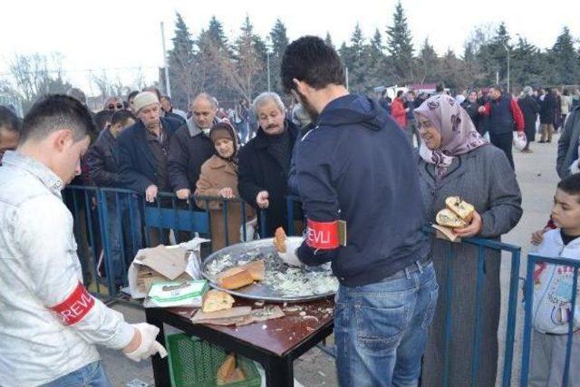 Horon Festivali’Nde 2.5 Ton Hamsi Pişirilerek, Dağıtıldı