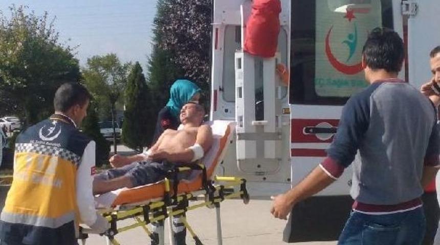 Fabrikada &Uuml;zerlerine Asit Sı&ccedil;rayan 2 Iş&ccedil;i Yaralandı