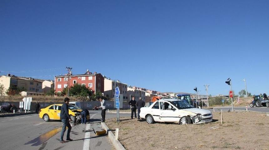 Sivas&rsquo;ta Trafik Kazası: 8 Yaralı