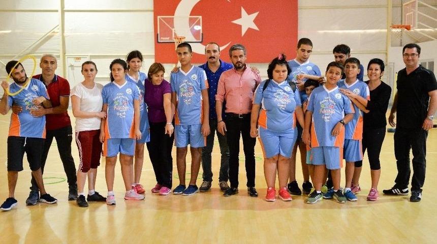 &Ouml;zel &Ccedil;ocuklara Forma