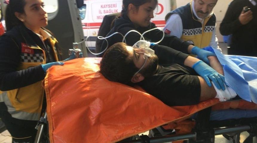 Duruşmadan &Ccedil;ıktılar, Birbirlerine Girdiler