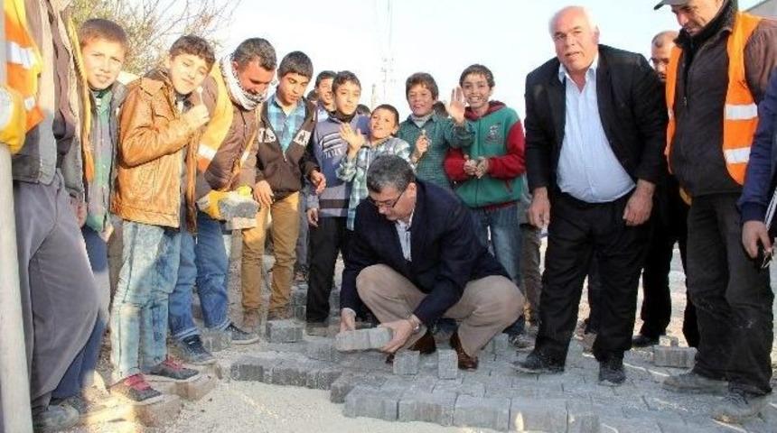 Eski Vali Elleriyle Parke Taşı D&ouml;şedi