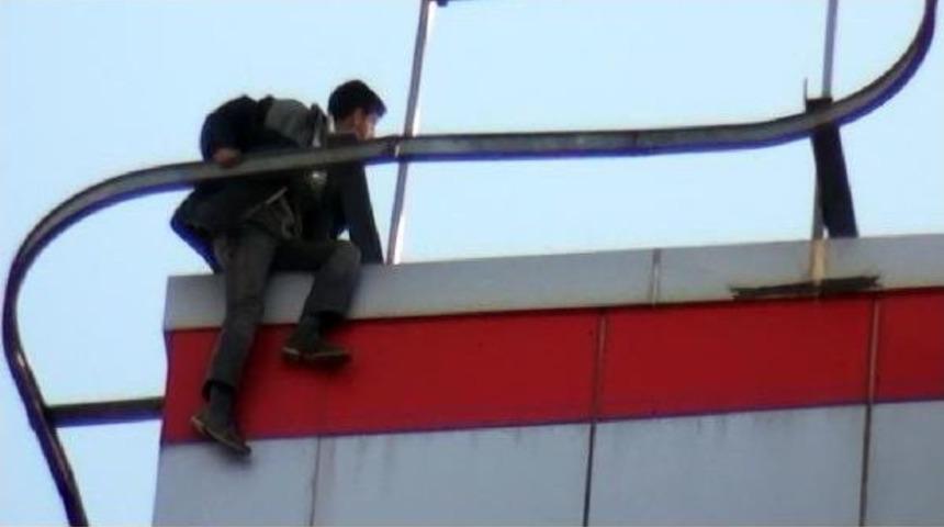 15'inci Intihar Girişimini Psikolog Ve Polis Engelledi