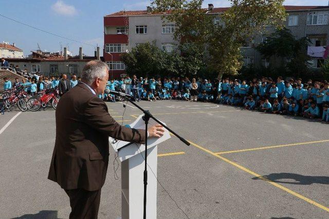 Eyüp Belediyesi’nden 25 Çocuğa Bisiklet