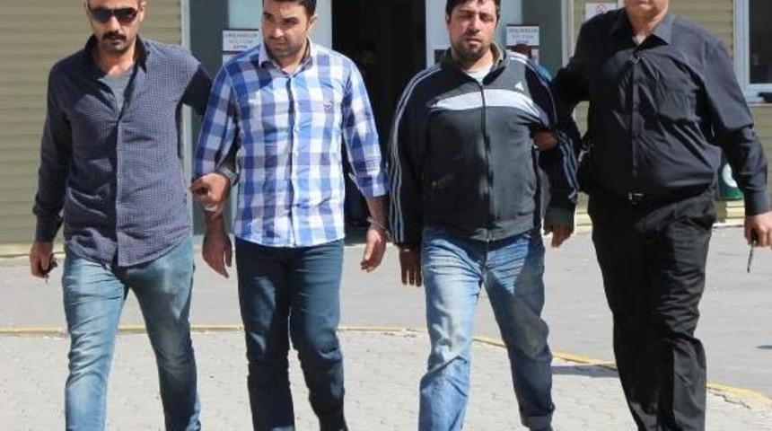 Boşandığı Eşiyle Ilişkisi Olduğu Iddiasıyla Arkadaşını &Ouml;ld&uuml;ren Koca Adliyede