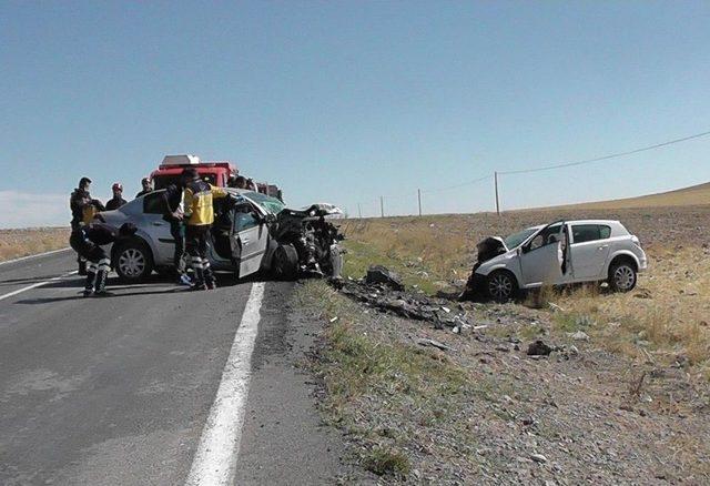 Konya’da İki Otomobil Kafa Kafaya Çarpıştı: 2 Ölü, 1 Yaralı