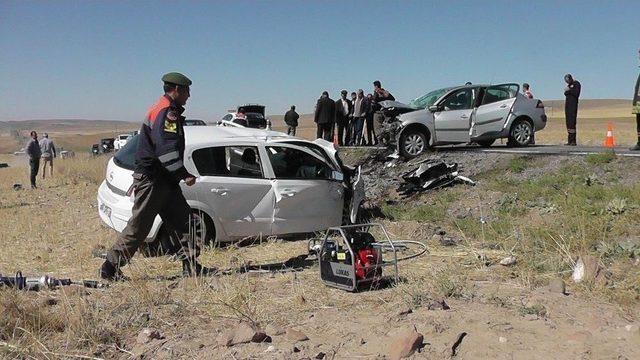 Konya&rsquo;da İki Otomobil Kafa Kafaya &Ccedil;arpıştı: 2 &Ouml;l&uuml;, 1 Yaralı 2
