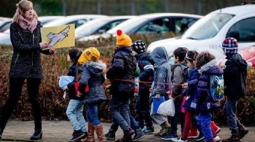 Hollanda&rsquo;Da 6500 Okulun M&uuml;d&uuml;r Ve &Ouml;ğretmenleri Grevde (2)