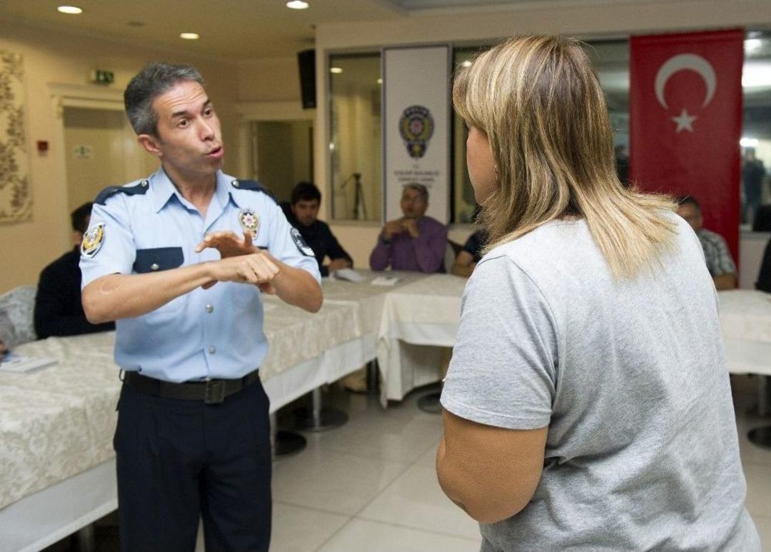 Emniyetten İşitme Engelli Vatandaşlara Kolaylık
