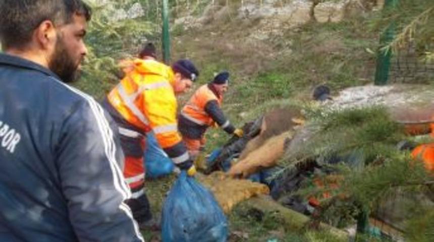 İzmit Belediyesi&rsquo;nden &Ccedil;evre Temizliği