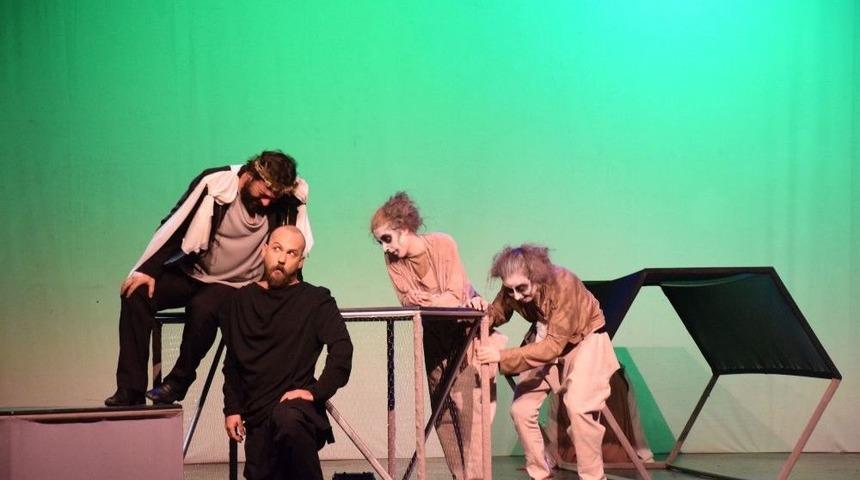 Tiyatro Anadolu &rsquo;&rsquo;kundak&ccedil;ı&rsquo;&rsquo; İle Perde A&ccedil;tı