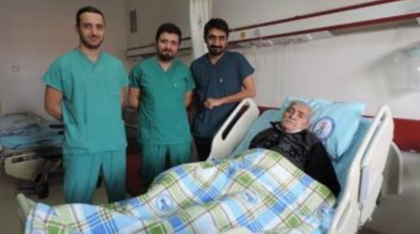 Genel Cerrahlar İlklere İmza Atmaya Devam Ediyor