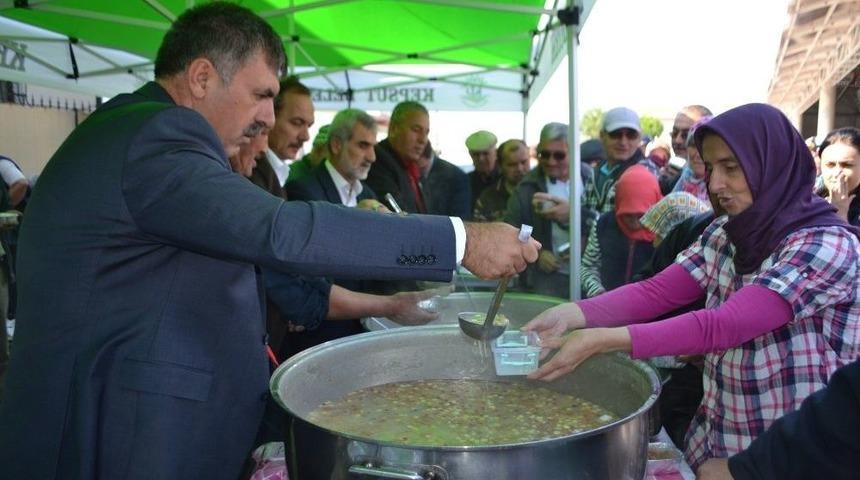 Kepsut&rsquo;da 10 Bin Kişiye Aşure Dağıtıldı