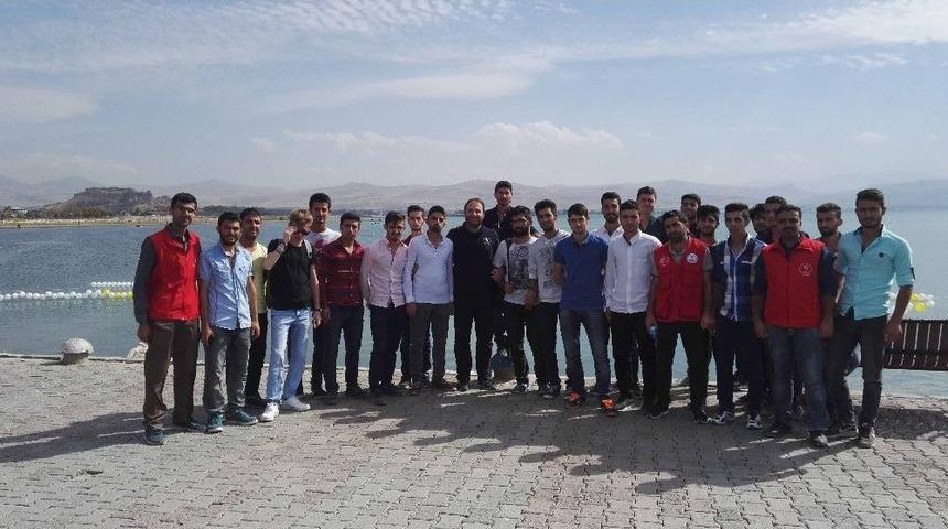 "vana İlk Adım" Projesi İle &Ouml;ğrenciler Van&rsquo;ın Tarihi Yerlerini Geziyor