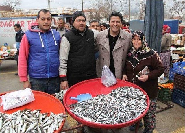 Başkan Genç, Ilıca Pazaryerini Ziyaret Etti