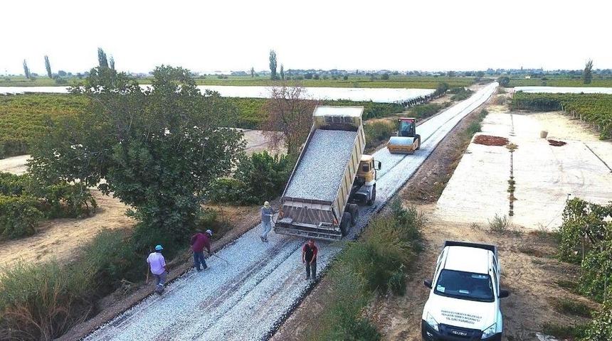 Sarıg&ouml;l&rsquo;de &Ccedil;ift&ccedil;ilerin Yollarına Asfalt Atılıyor