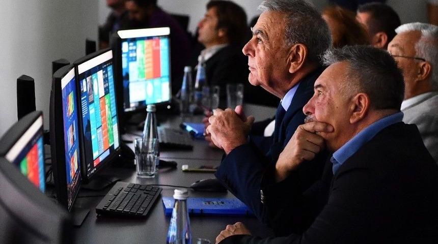 İzmir&rsquo;deki Akıllı Trafik Sisteminde Devrim Gibi Uygulama