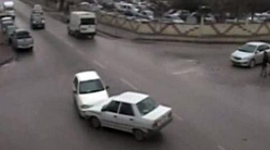 Erzurum&rsquo;da Trafik Kazaları Mobese Kameralarına Yansıdı