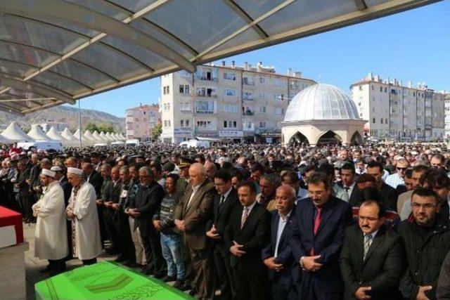 Hakkari Şehidine &Ccedil;ankırılılar dan H&uuml;z&uuml;nl&uuml; Veda 1