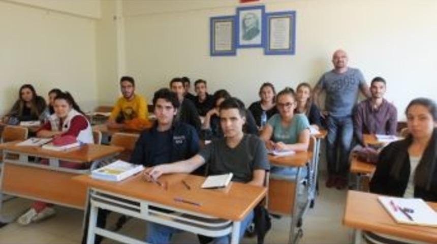 Burhaniye&rsquo;de &Uuml;cretsiz &Uuml;niversiteye Hazırlık Kursu A&ccedil;ıldı