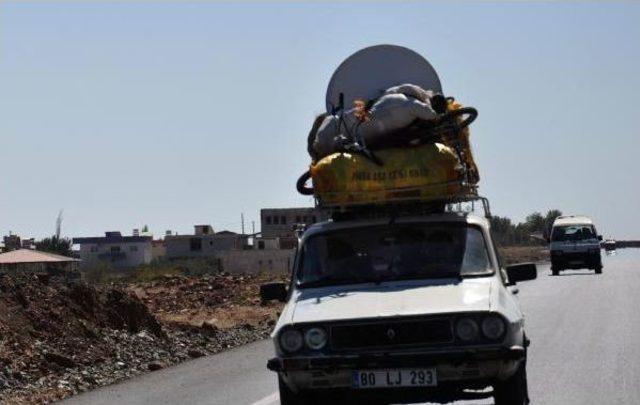 Otomobilin &Uuml;zerinde Ev Eşyası Taşıdı 1