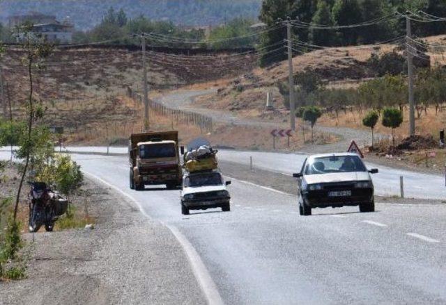 Otomobilin &Uuml;zerinde Ev Eşyası Taşıdı 3