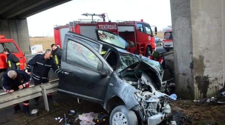 Çorlu’Da Köprü Ayağına Çarpan Otomobilin Sürücüsü Yaralandı