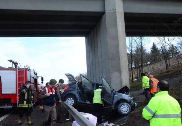 Çorlu’Da Köprü Ayağına Çarpan Otomobilin Sürücüsü Yaralandı