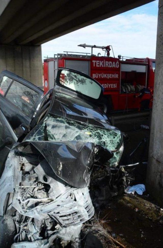 Çorlu’Da Köprü Ayağına Çarpan Otomobilin Sürücüsü Yaralandı