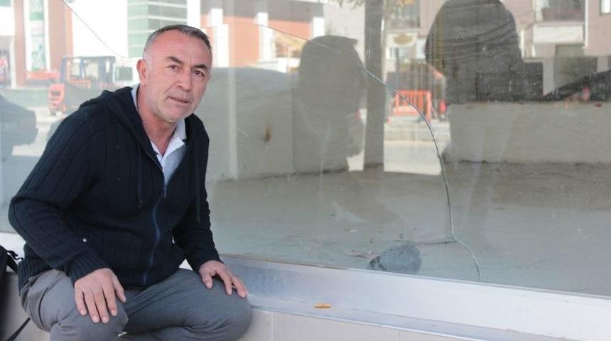 Kırşehirli Esnaf Mahsur Kalan G&uuml;vercini Kurtarmak İ&ccedil;in Seferber Oldu