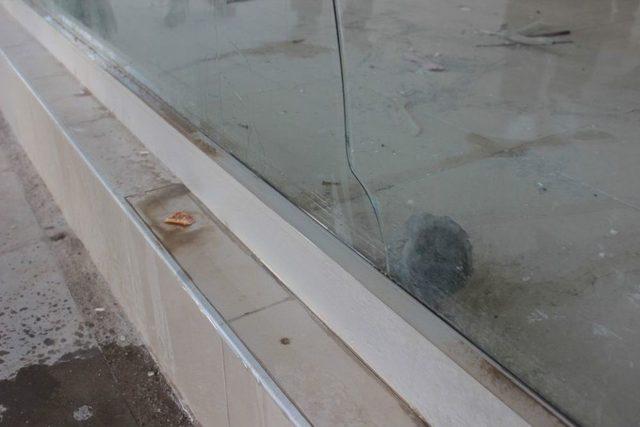 Kırşehirli Esnaf Mahsur Kalan G&uuml;vercini Kurtarmak İ&ccedil;in Seferber Oldu 2