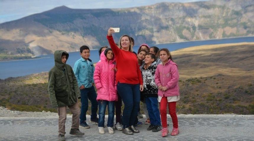 K&ouml;y Okulu &Ouml;ğrencileri İlk Defa Nemrut Krater G&ouml;l&uuml;&rsquo;n&uuml; Gezdi