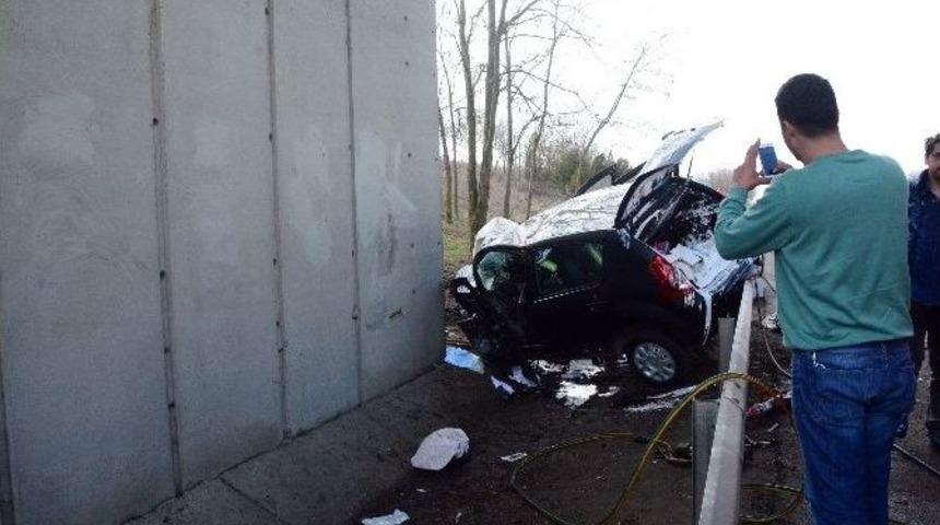 Otomobil K&ouml;pr&uuml; Ayağına &Ccedil;arptı: 1 Yaralı