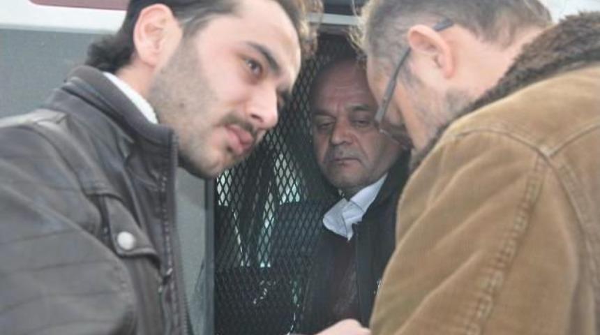 İzmir'den &Ccedil;aldığı Otob&uuml;sle K&uuml;tahya'ya Gelen Cezaevi Firarisi Yakalandı