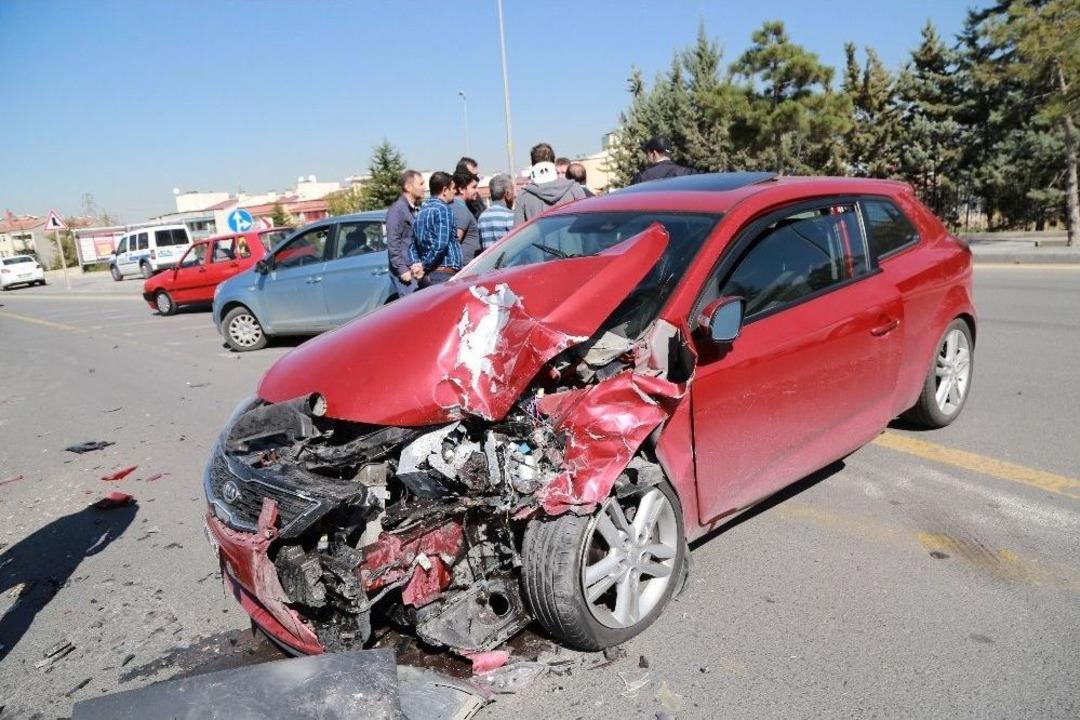 Başkent&rsquo;te Aynı Noktada İki Ayrı Kaza: 2 Yaralı