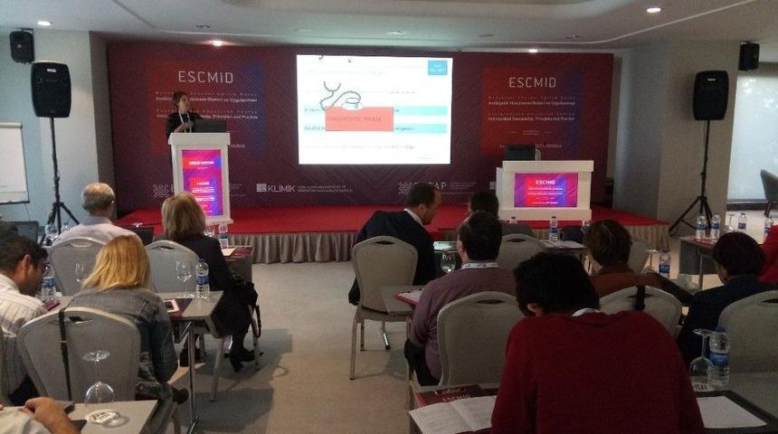 T&uuml;rkiye&rsquo;de Aşırı Antibiyotik Kullanımı Masaya Yatırıldı