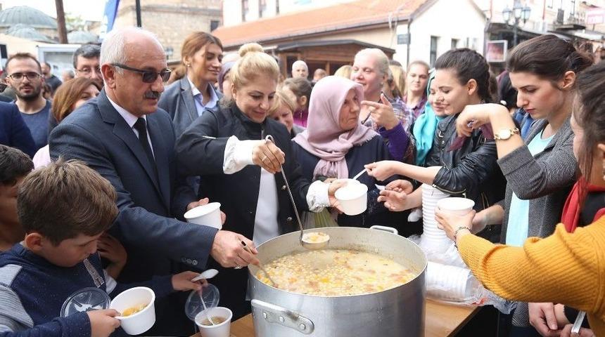 Aşure Kazanları Balkanlar&rsquo;da Kardeşlik İ&ccedil;in Kaynadı